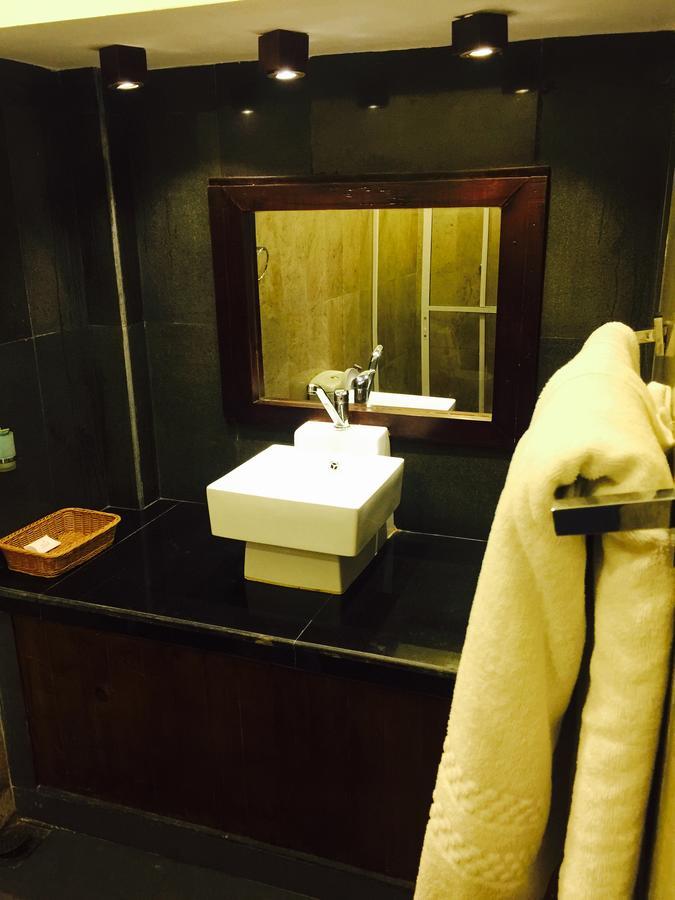 Sleek Hotel เคแกล ภายนอก รูปภาพ